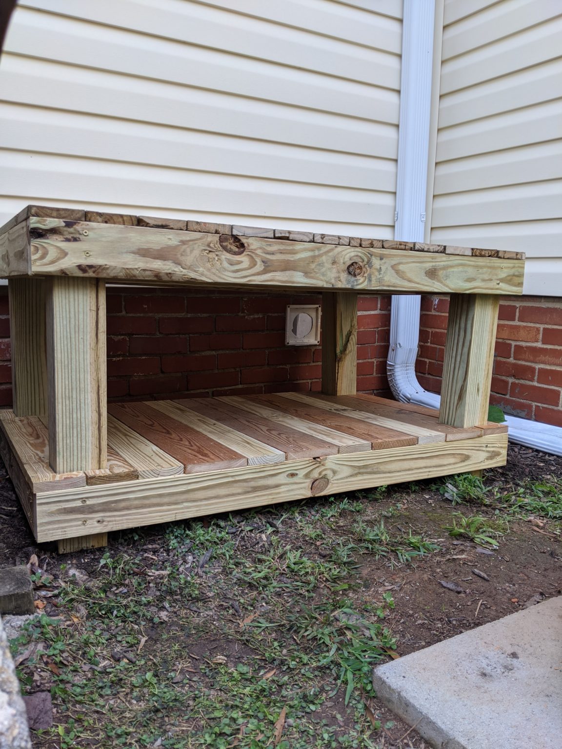 DIY Outdoor Cat Shelter