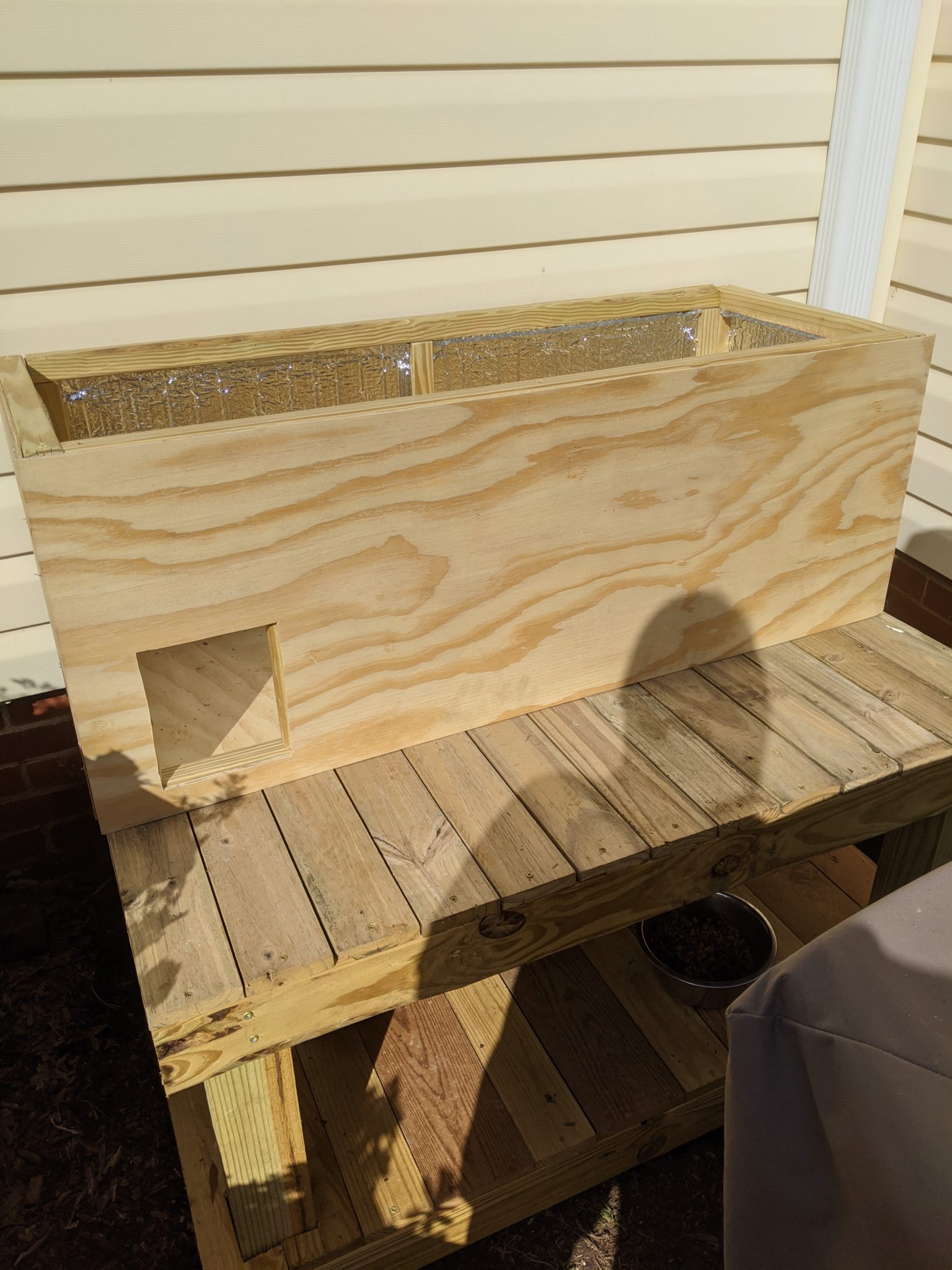 DIY Outdoor Cat Shelter